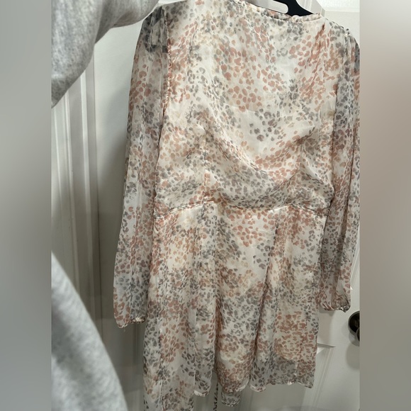 EUC Abercrombie & Fitch L (petite) patterned mini wrap dress - Picture 2 of 6